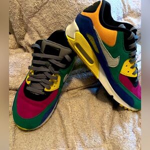 Multi-colored Nike. Very comfortable, but too small for me.  Gently used